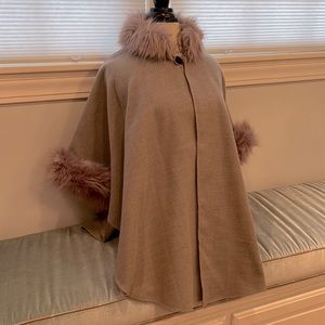 Soft grey 3/4 sleeve cape